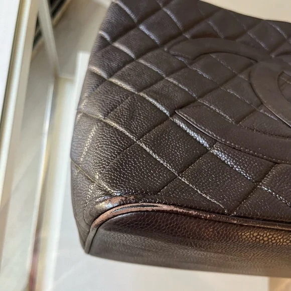 Chanel Medallion Tote in Lambskin - Picture 6 of 12